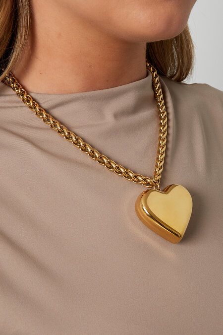 Golden heartbeat necklace 2