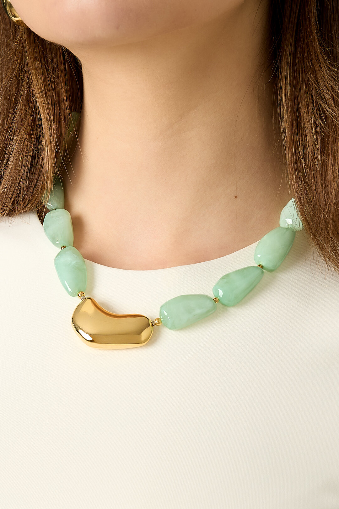 Necklace with asymmetric statement bead h5 Picture3