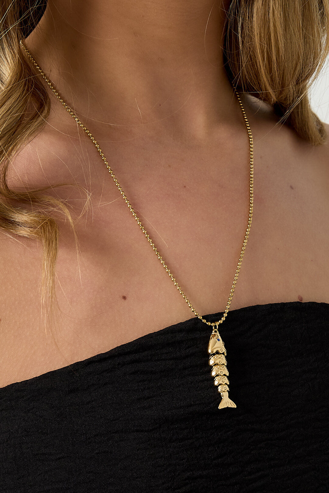 Necklace with moving fish charm h5Picture4