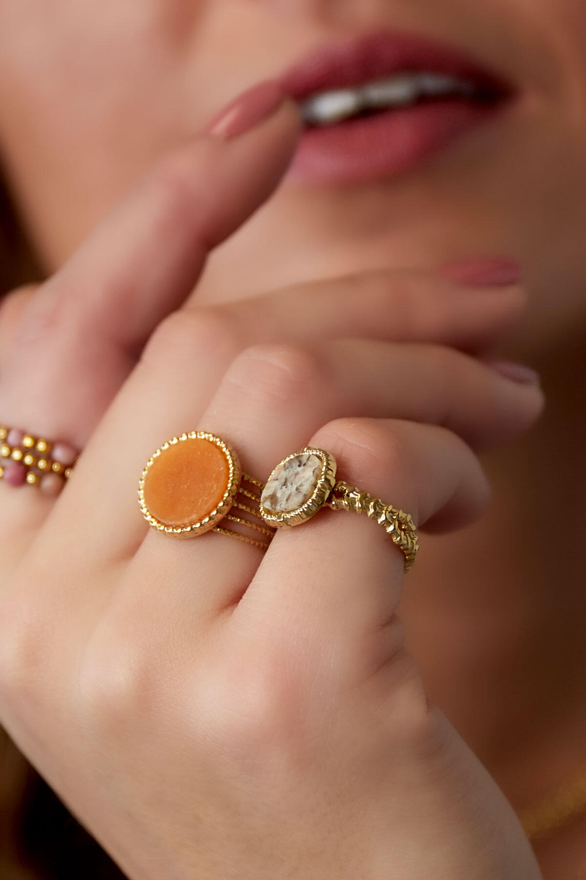 Statement-Ring elegant - beige - Natursteinkollektion Beige & Goldfarbe Edelstahl One size Bild2