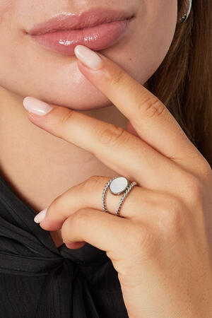 anillo trenzado con concha h5 Imagen3