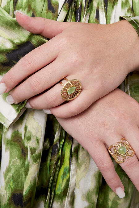 Ring round baroque with stone 2