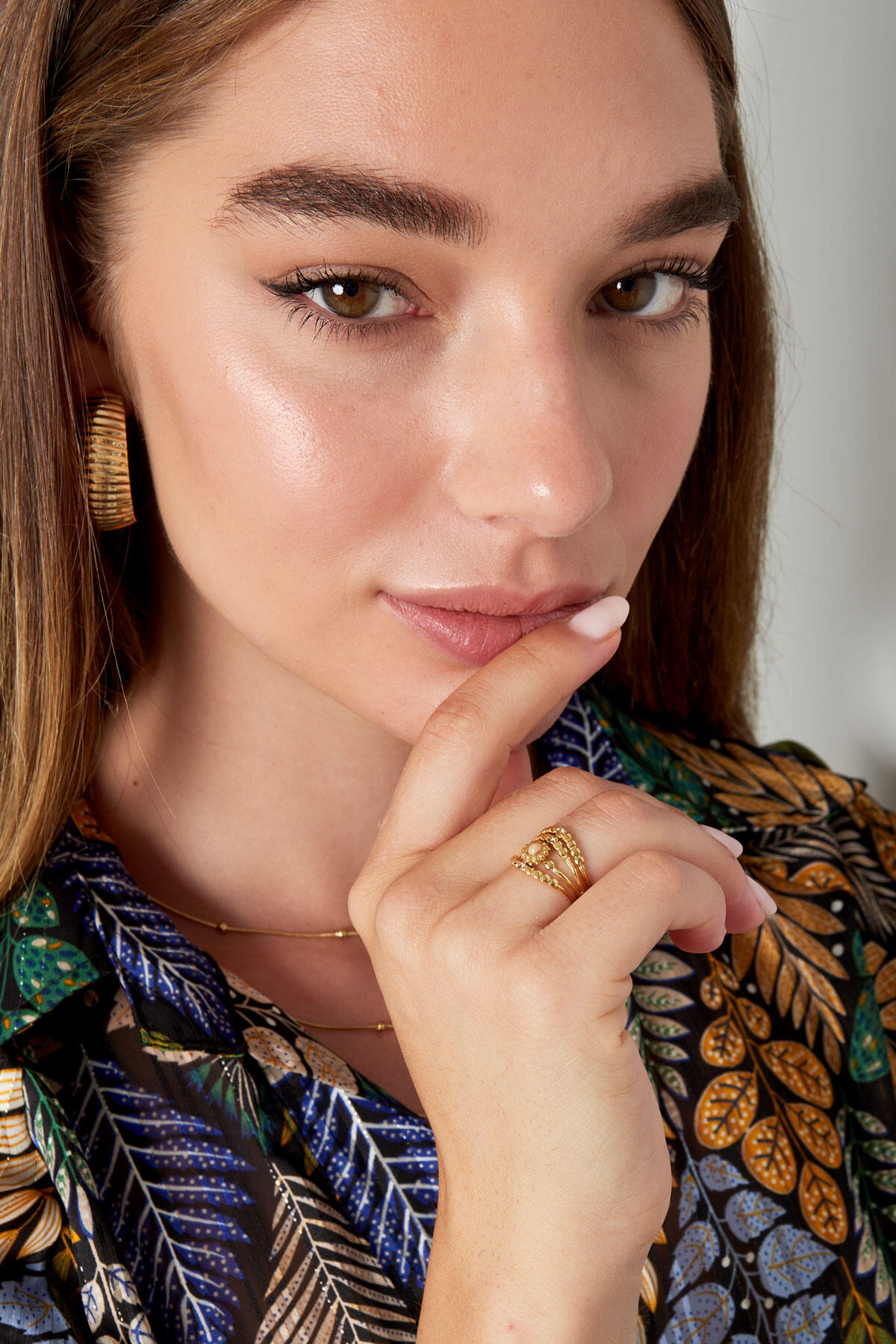 Ring Vierlaags Met Steentjes - Goud Kleur/Zwart/Wit 2