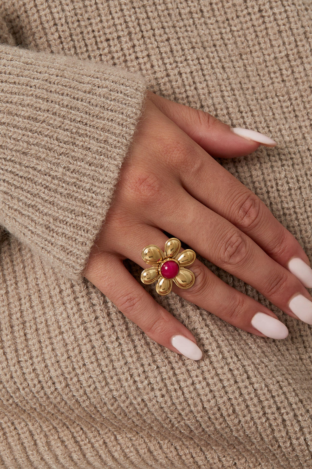 Flower with colored stone ring 2