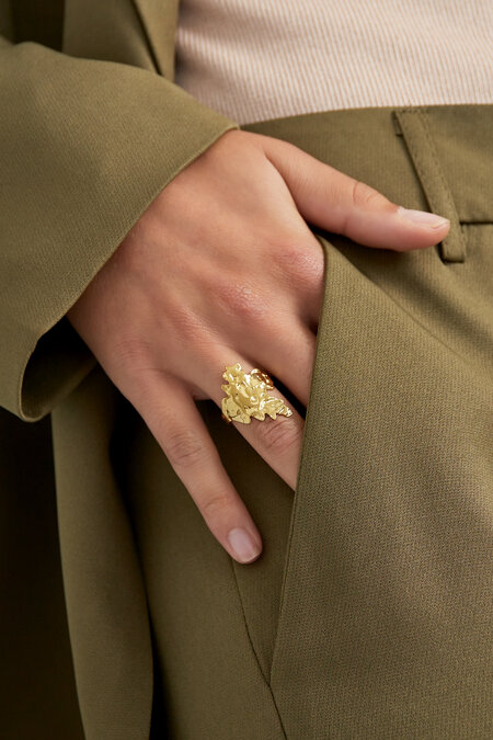 Ring mit abstrakter Textur – Goldfarbe - Goldfarbefarbe