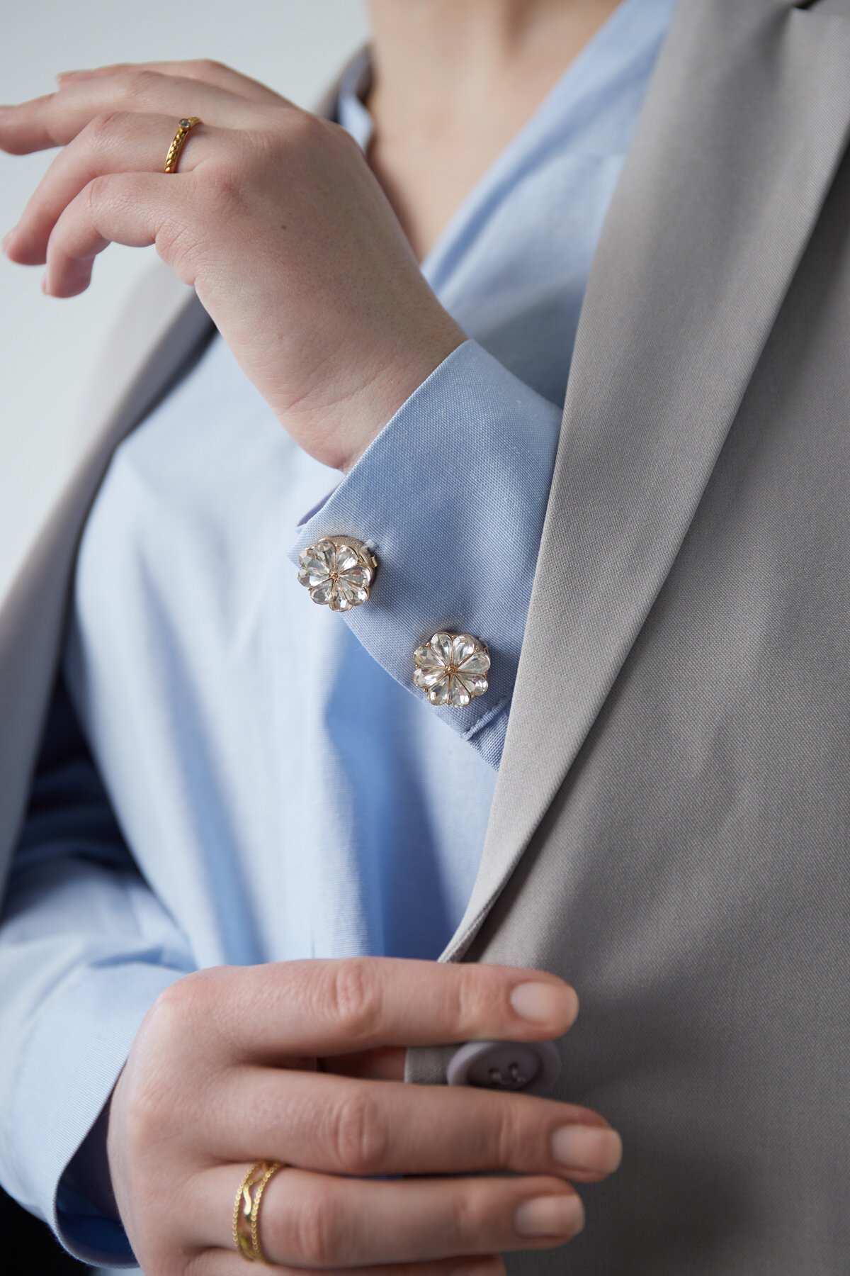 Daisy gleam cufflinks - Transparent Picture2