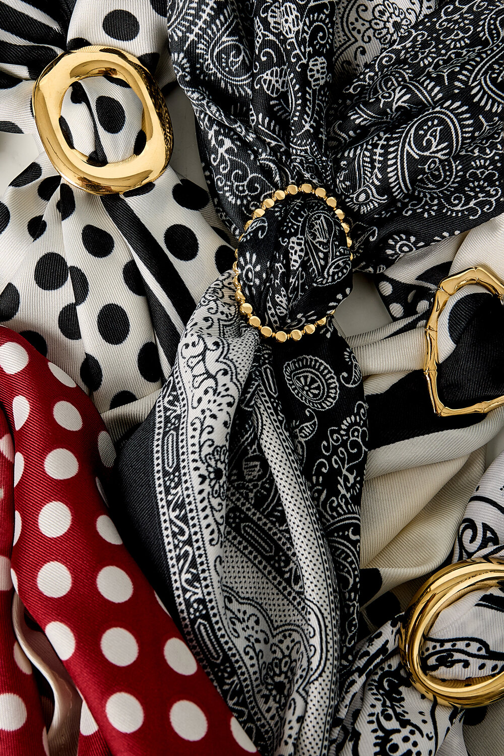 Oval scarf clip with dots h5Picture2