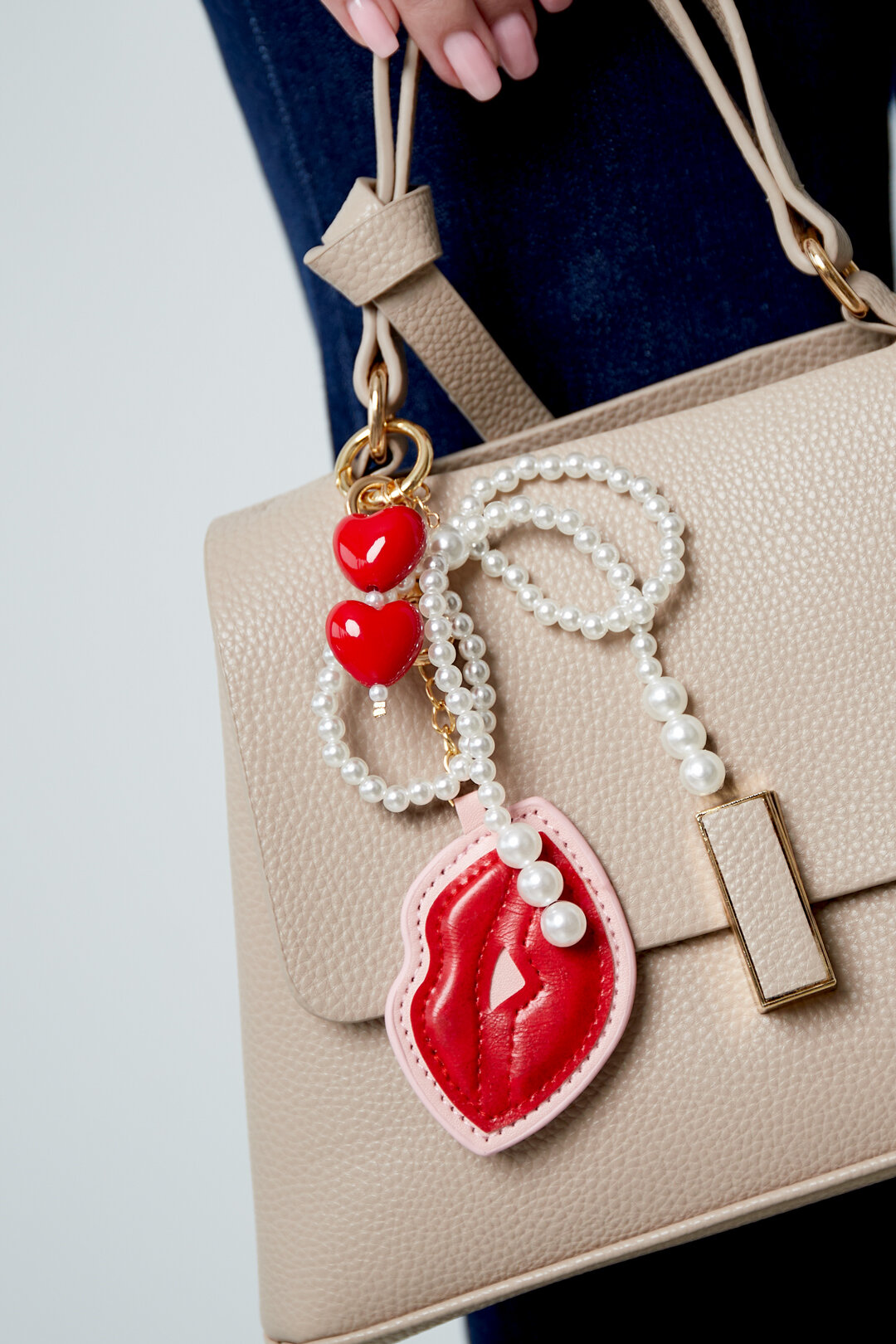 Ciondolo accessorio baci con perle Immagine3