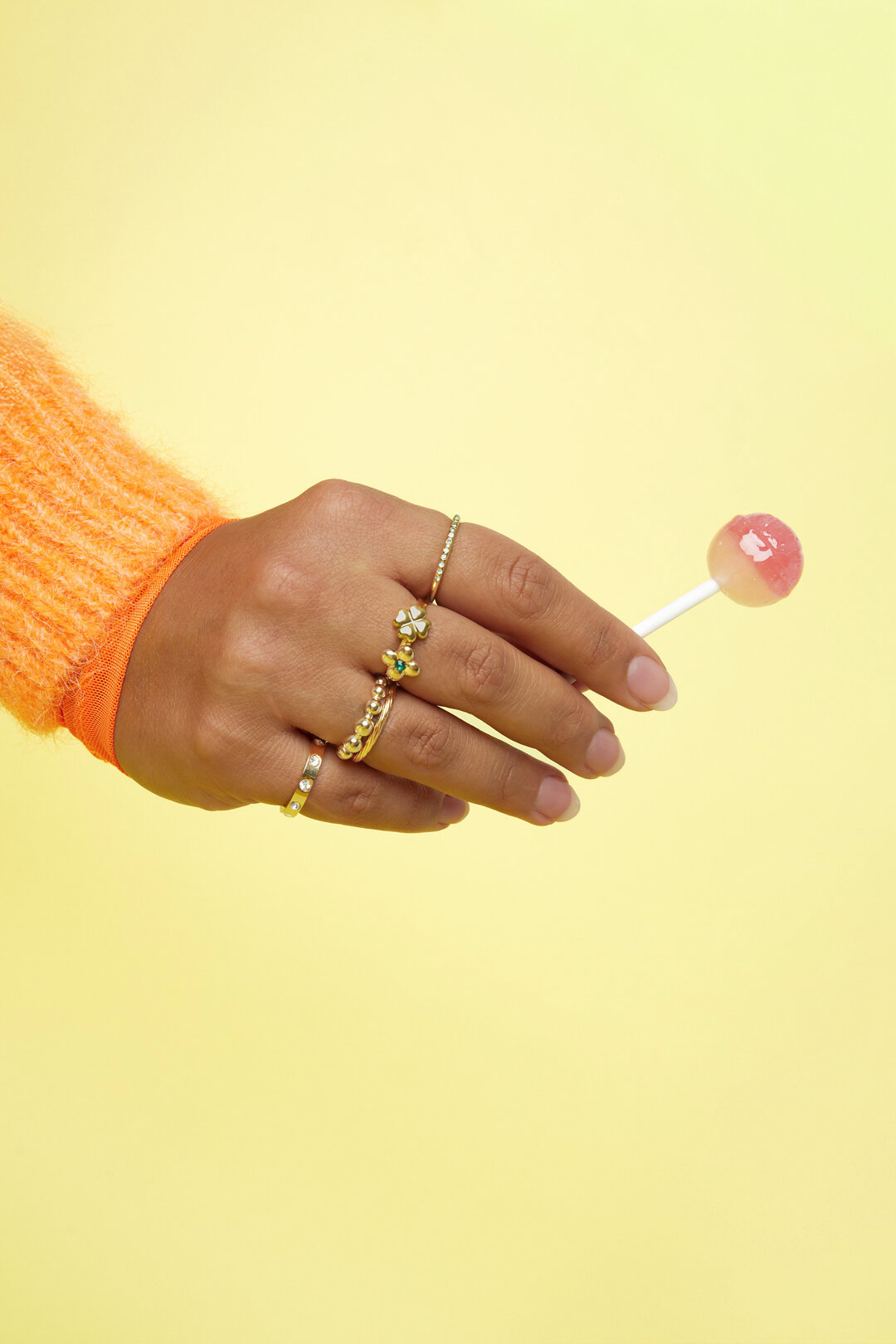 Minimalistischer Ring mit Streifen