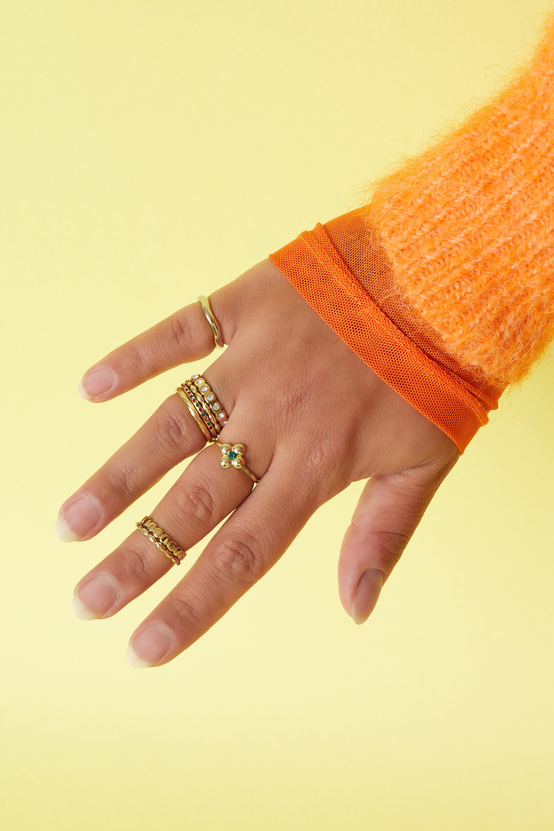 Minimalistischer Ring mit Steinen
