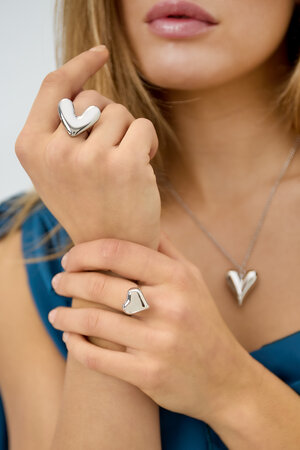Anillo de declaración con corazón clásico h5 Imagen2