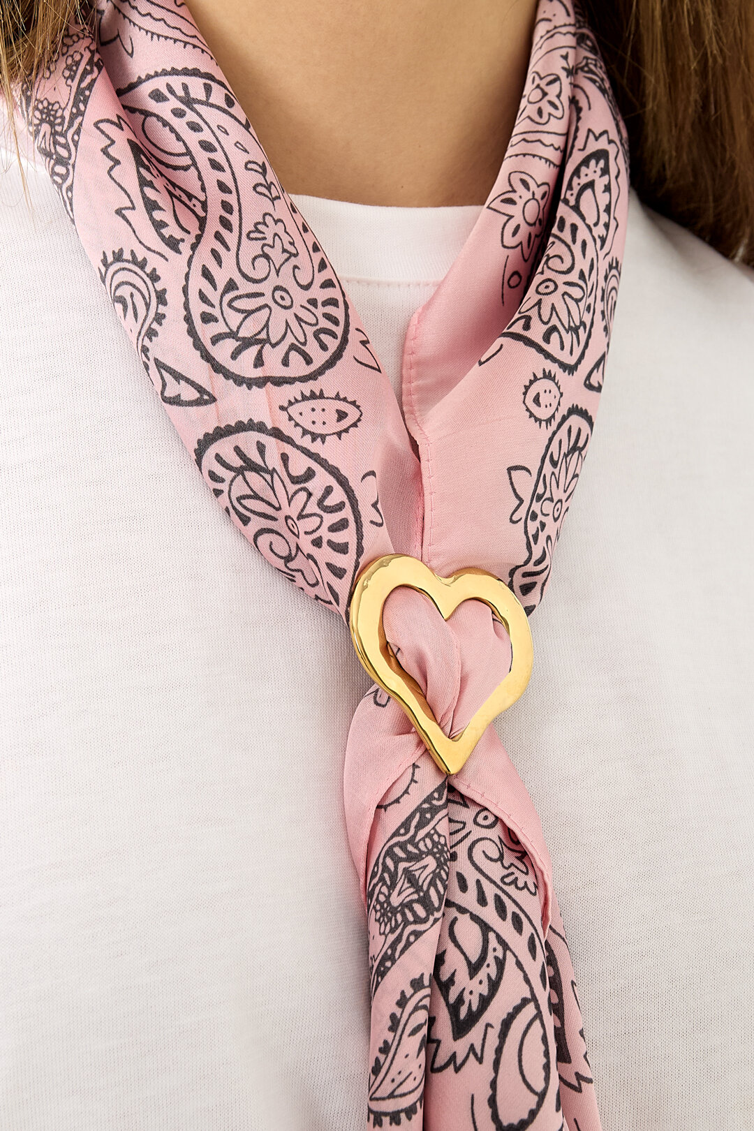 pince à foulard en forme de cœur et structurée h5 Image3