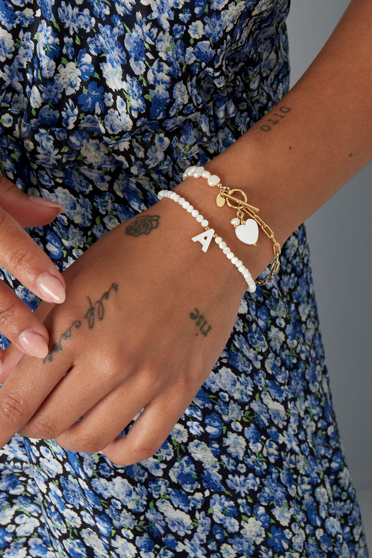 pulsera de eslabones con corazones y perla h5 Imagen2