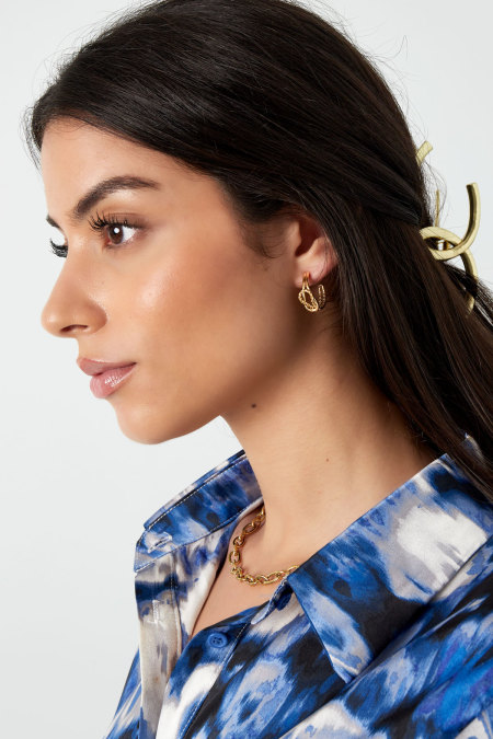 earrings subtle pattern 2
