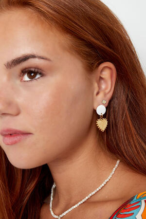 Ohrringmuschel mit Herzdetail – Goldfarbe - Goldfarbefarbe h5 Bild4