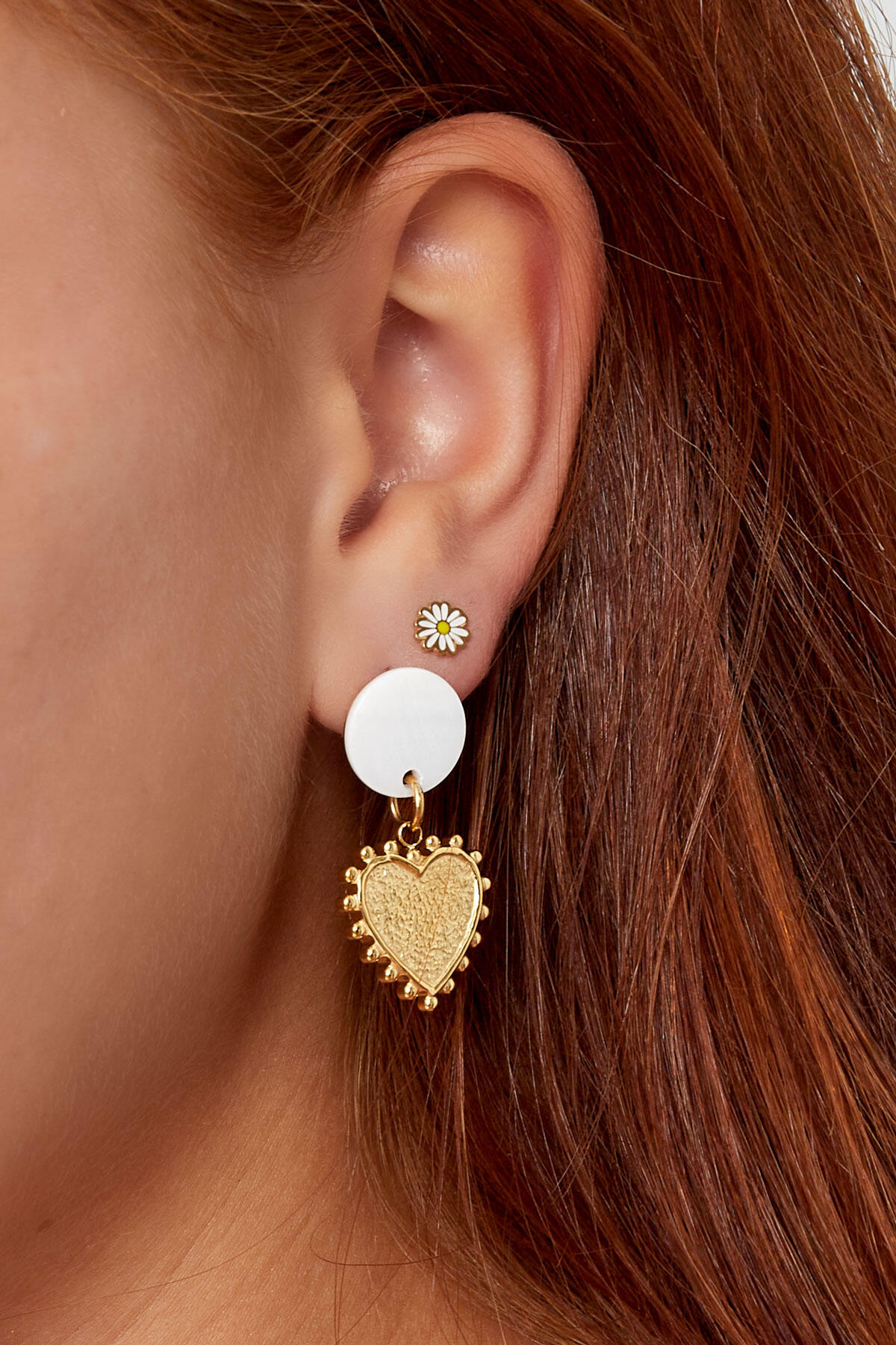 Ohrringmuschel mit Herzdetail – Goldfarbe - Goldfarbefarbe h5Bild3
