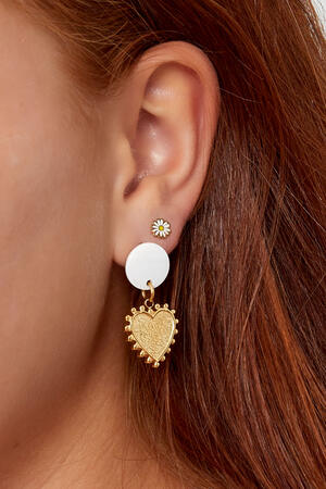 Ohrringmuschel mit Herzdetail – Goldfarbe - Goldfarbefarbe h5 Bild3