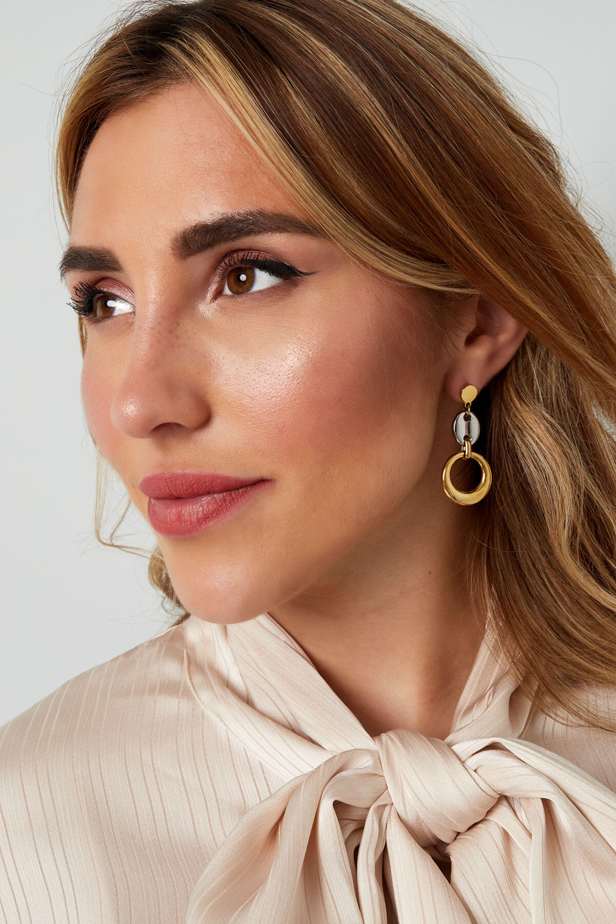 boucles d'oreilles lien détail bouton h5Image2