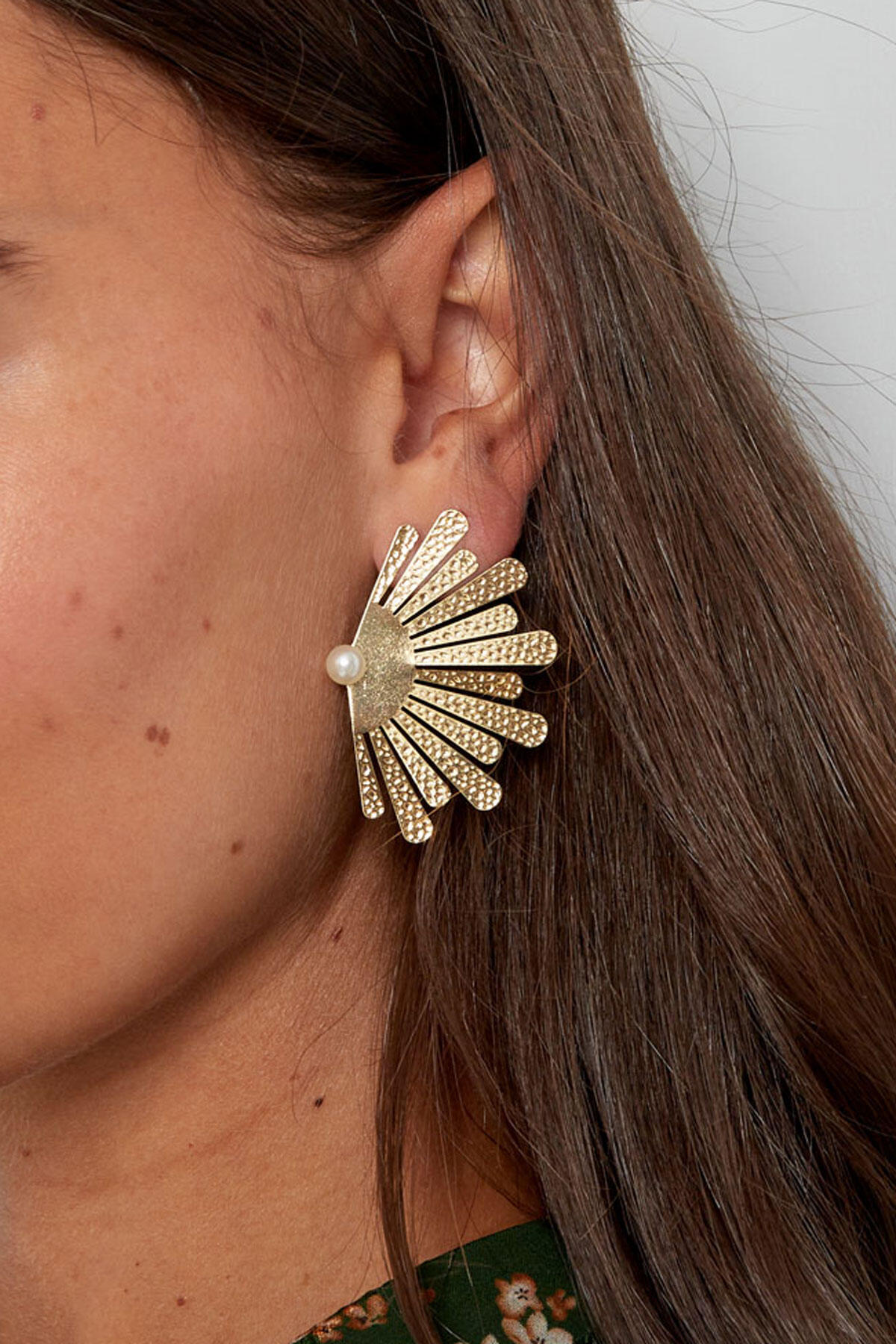 pendientes media flor con perla Imagen3