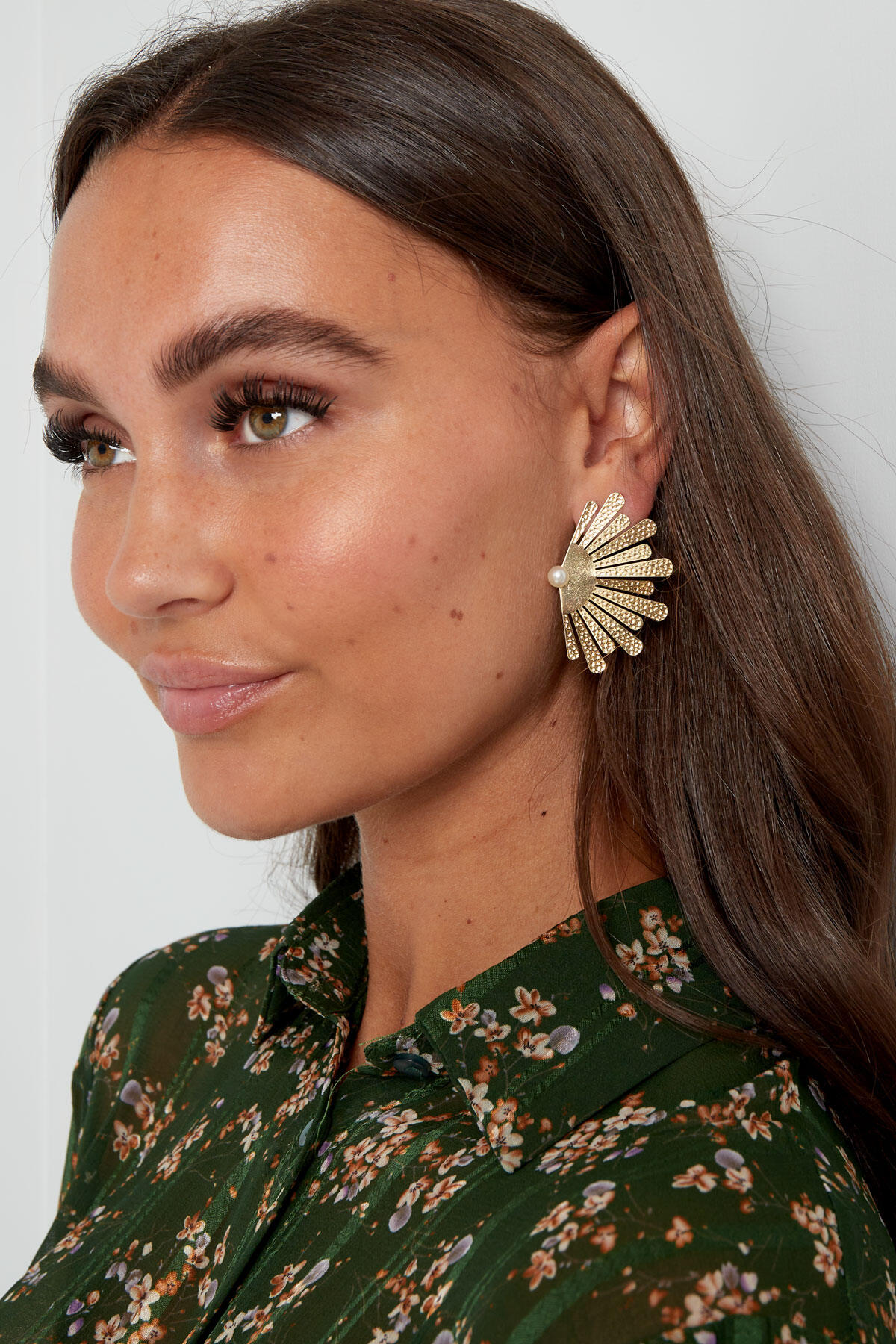 pendientes media flor con perla Imagen4