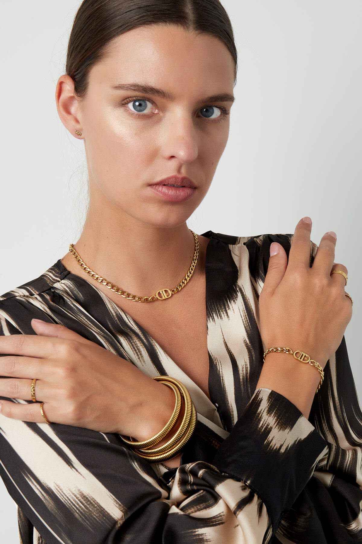link bracelet with logo 2