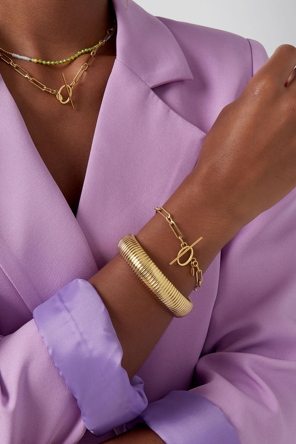 thin link bracelet with round closure h5Picture2