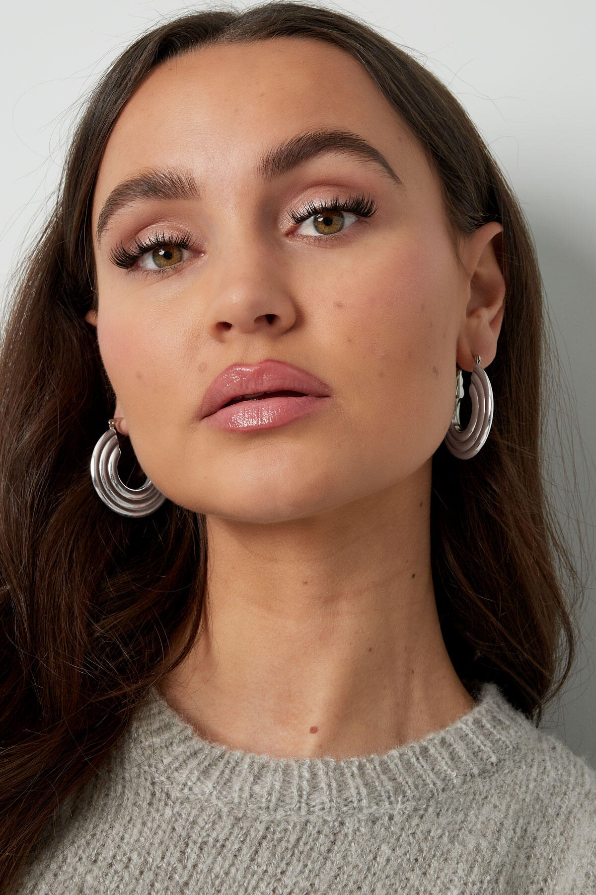 round earrings with pattern 2