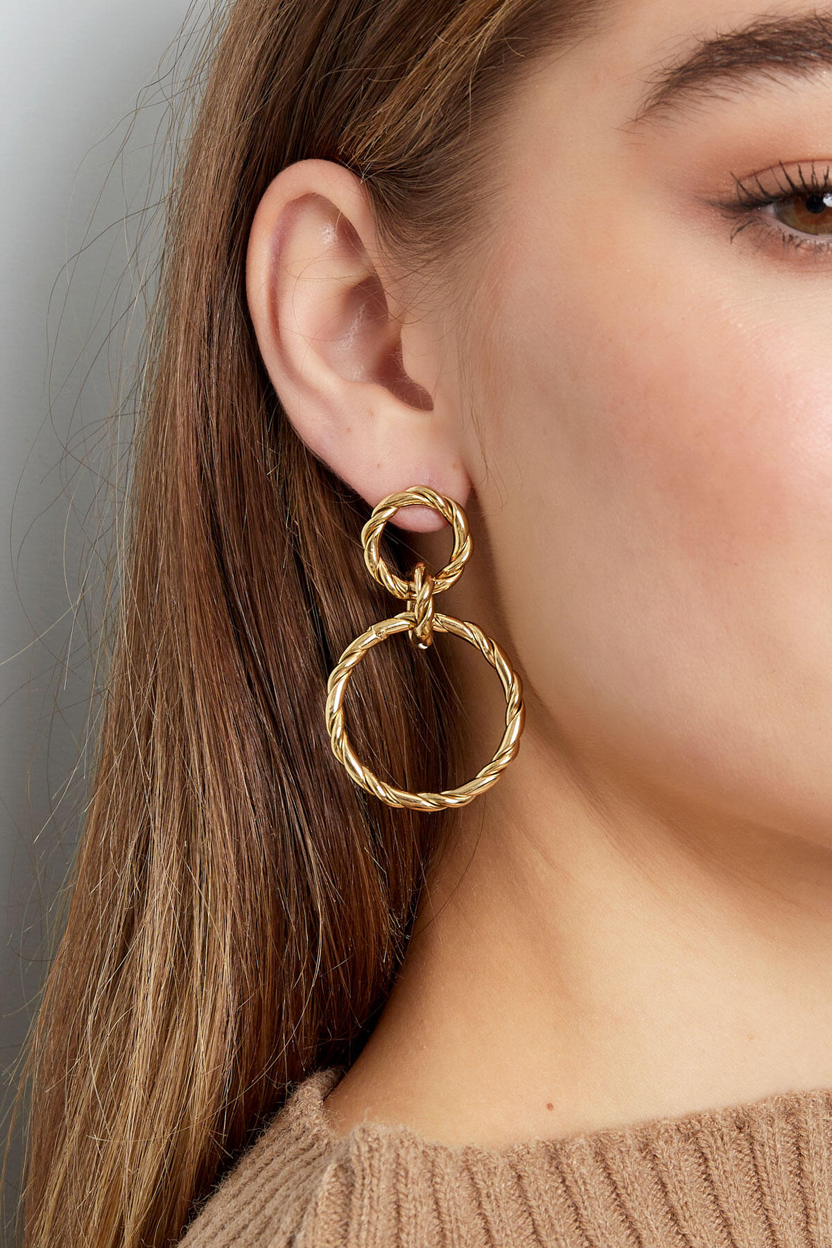 Boucles d'oreilles lien avec twist doré h5 Image3