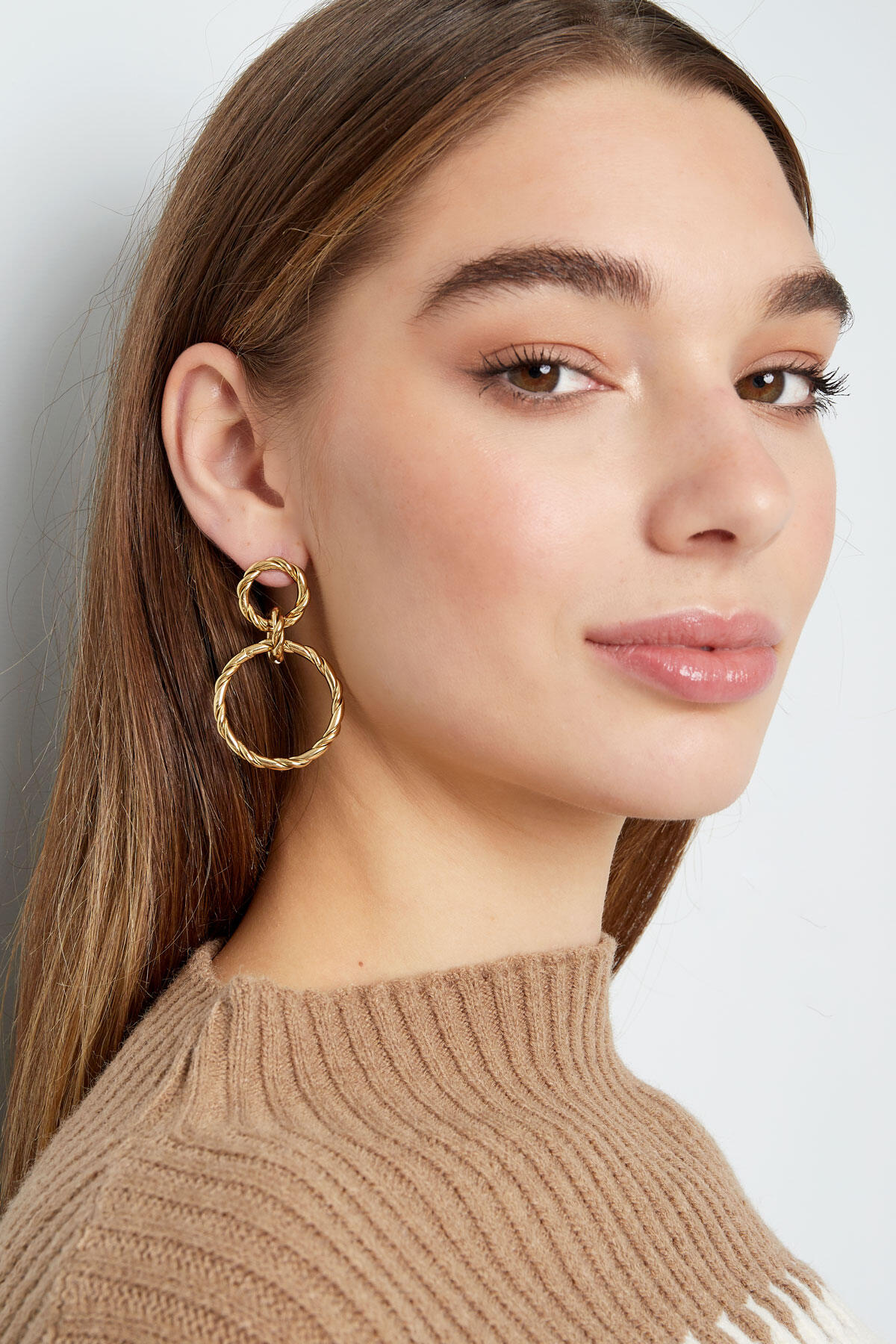Boucles d'oreilles lien avec twist doré Image4