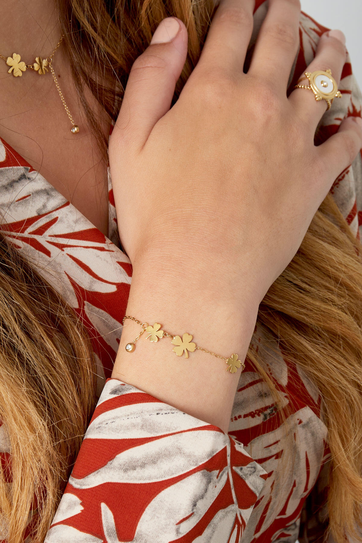Armband mit drei Kleeblättern und Stein – Goldfarbe - Goldfarbefarbe