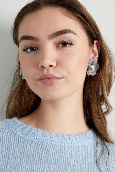 Statement-Ohrring mit Blumenstein – Goldfarbe - Goldfarbefarbe