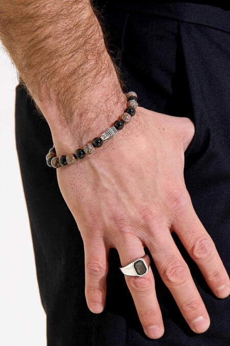 Herrenarmband mit Perlen und Buddha-Details – grau