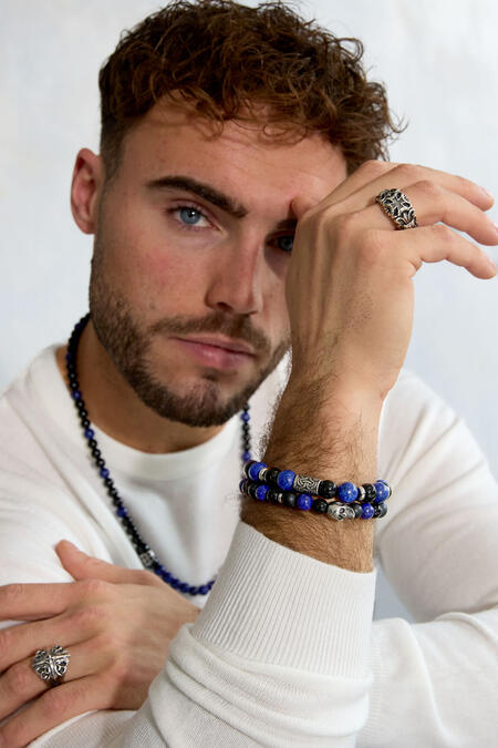 Herrenarmband mit Perlen-Totenkopf-Details – Grau