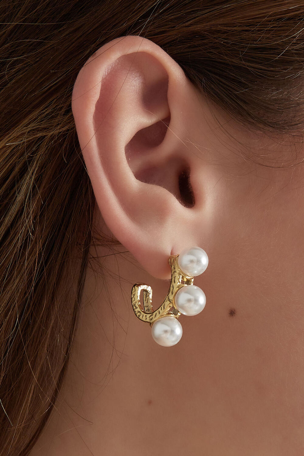 oorbellen triple statement parel h5Afbeelding3