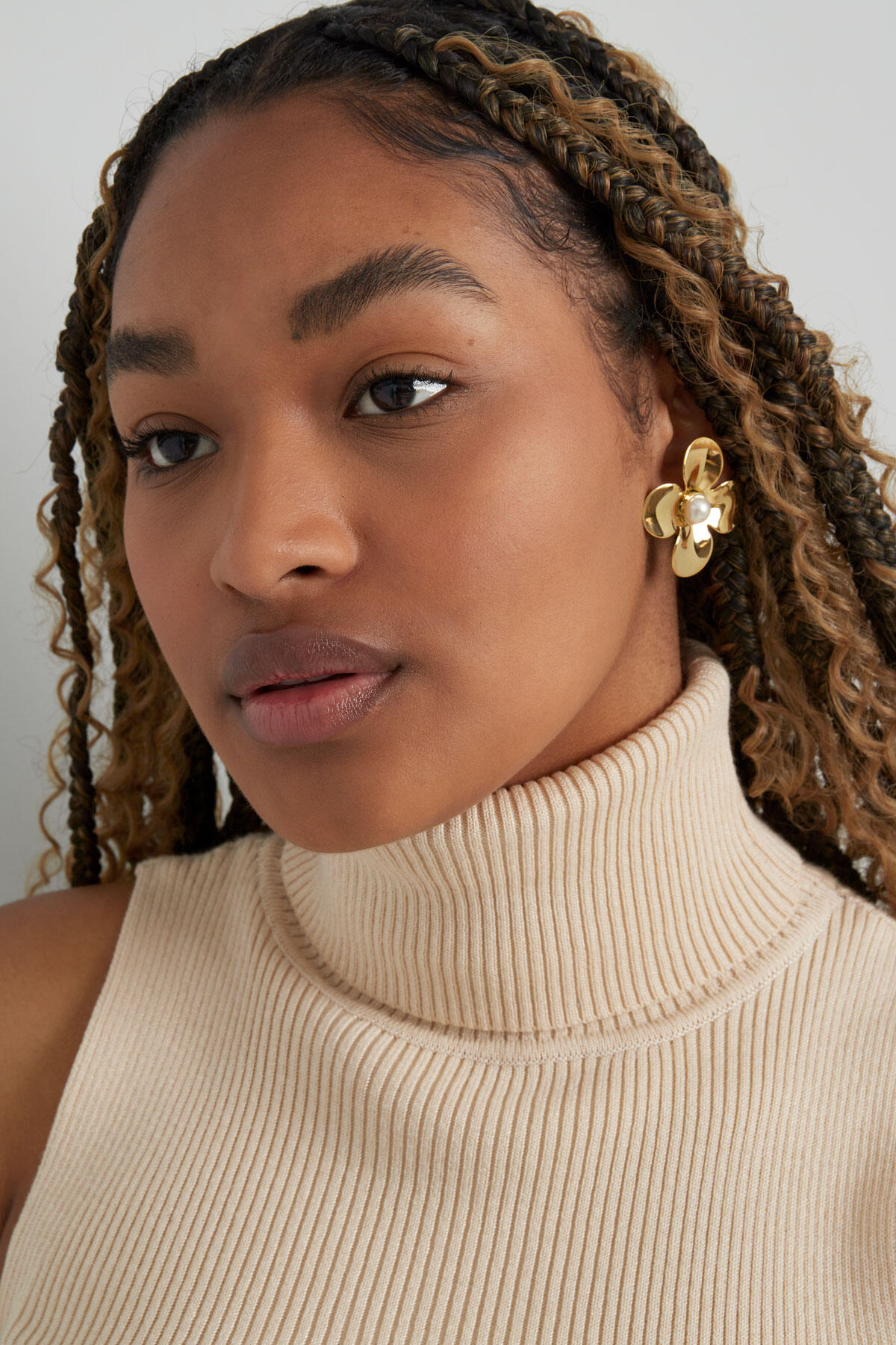 boucles d'oreilles déclaration perle florale