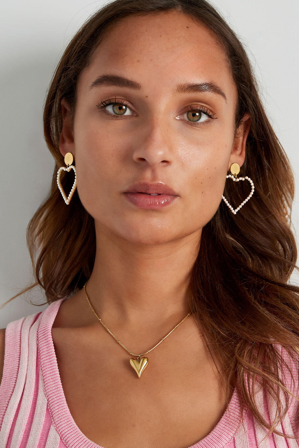 earring with round pearl pendant 2