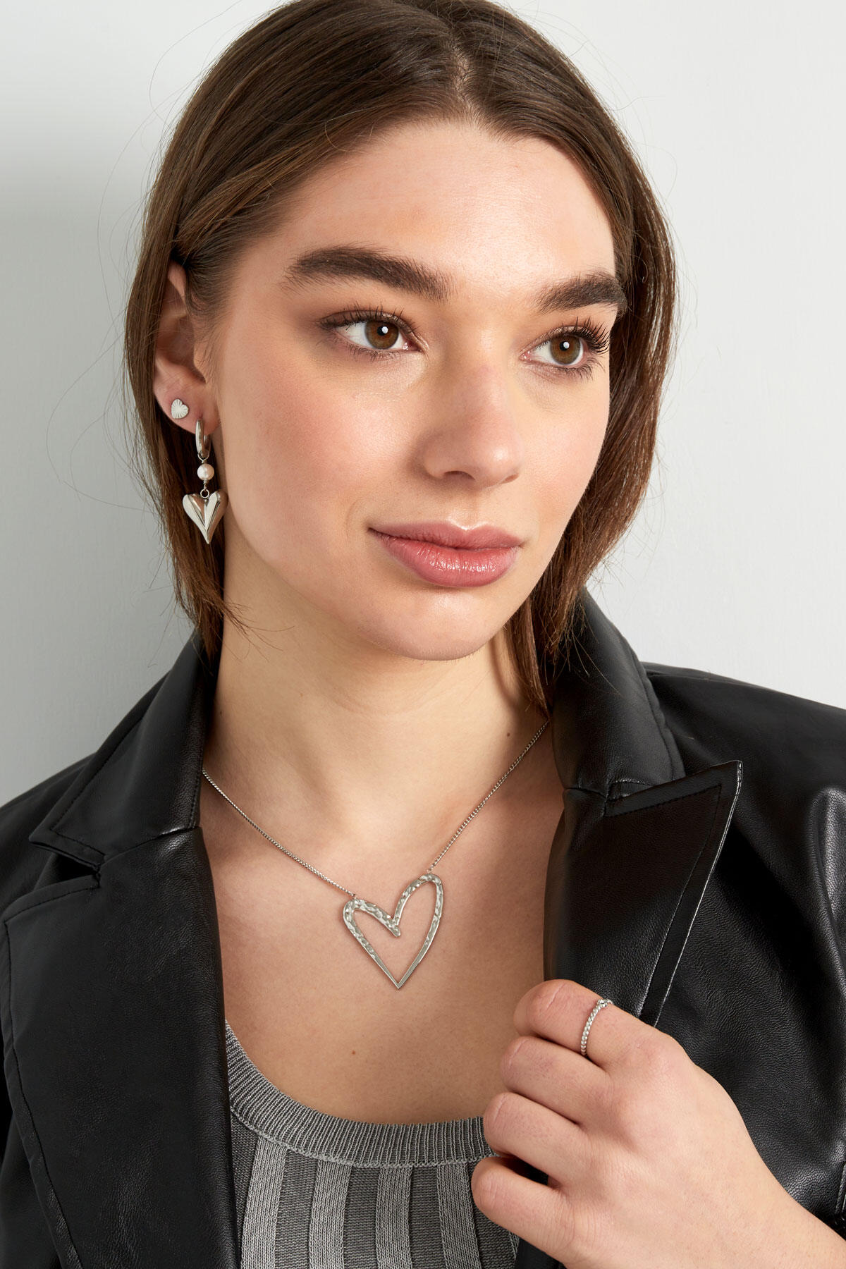 earring with pearl and heart pendant 2