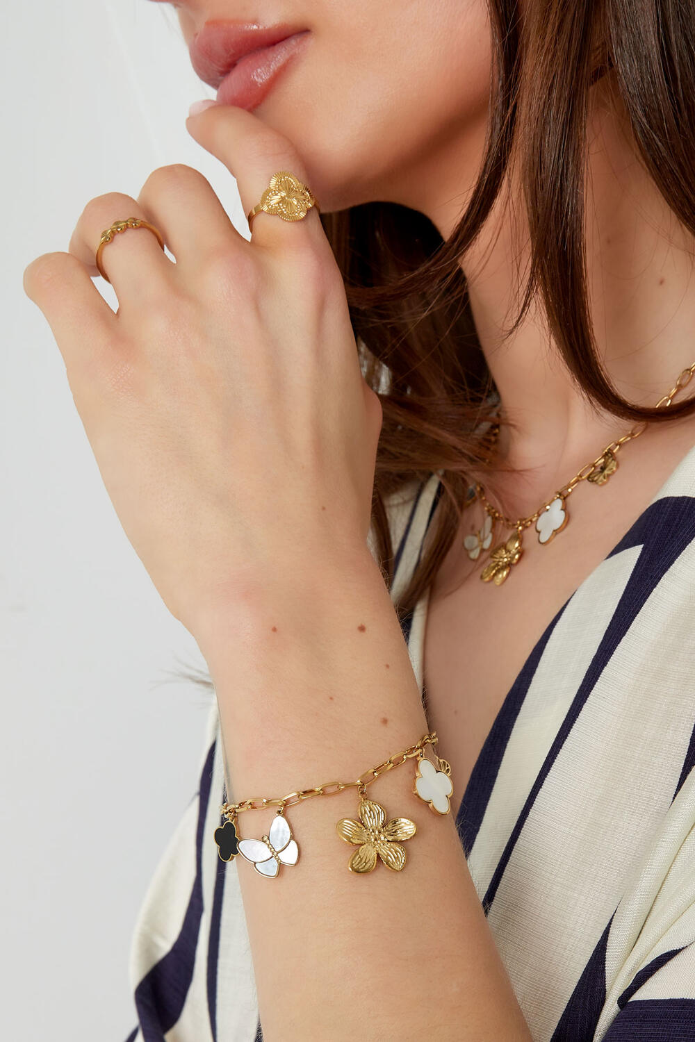 pulsera con dijes niño flor h5Imagen2