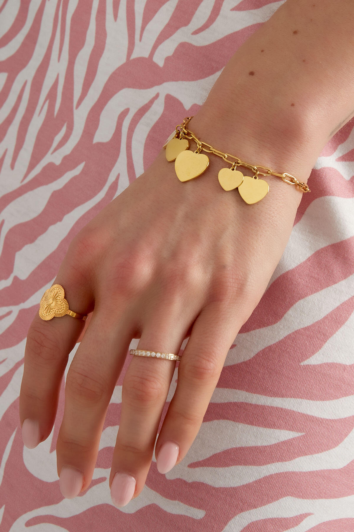bracciale collegato con ciondoli a cuore h5 Immagine2