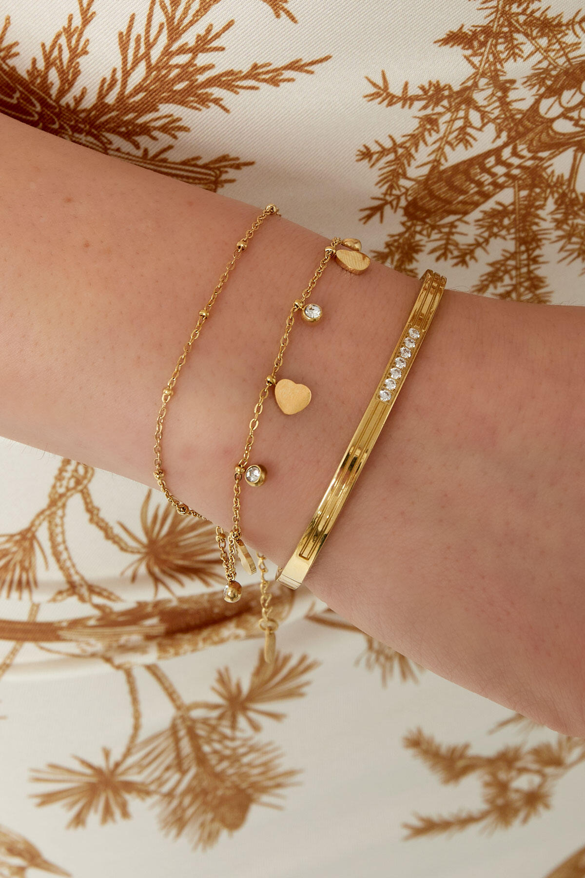 Charm-Armband mit Herzen und Diamanten – Goldfarbe - Goldfarbefarbe Bild2