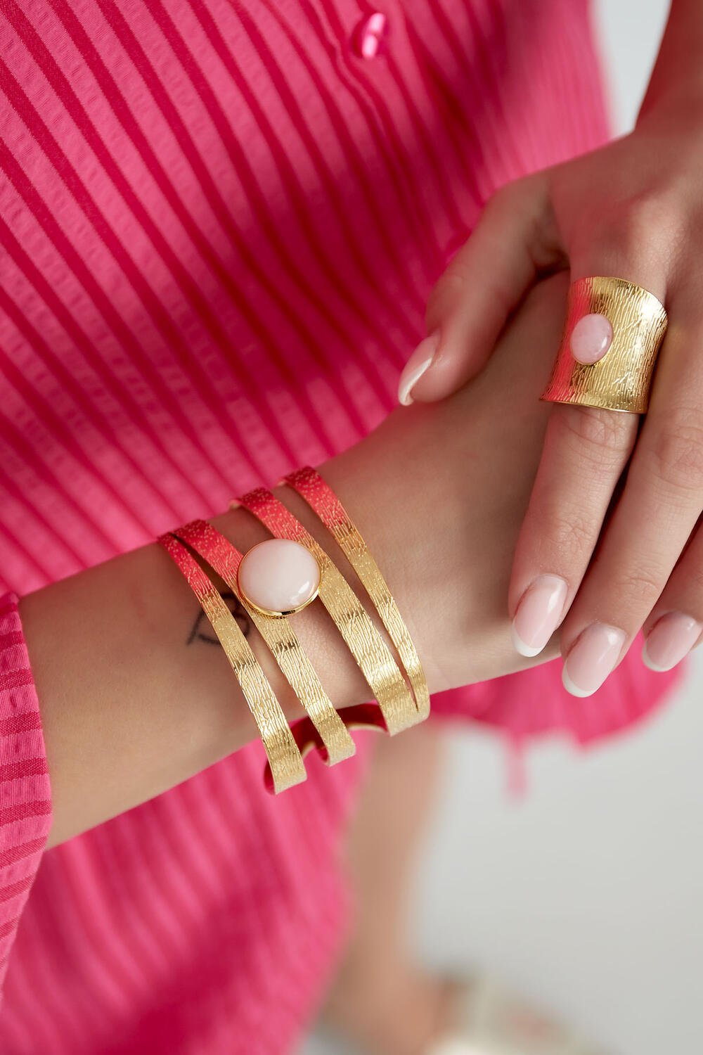 pulsera llamativa en capas h5Imagen2