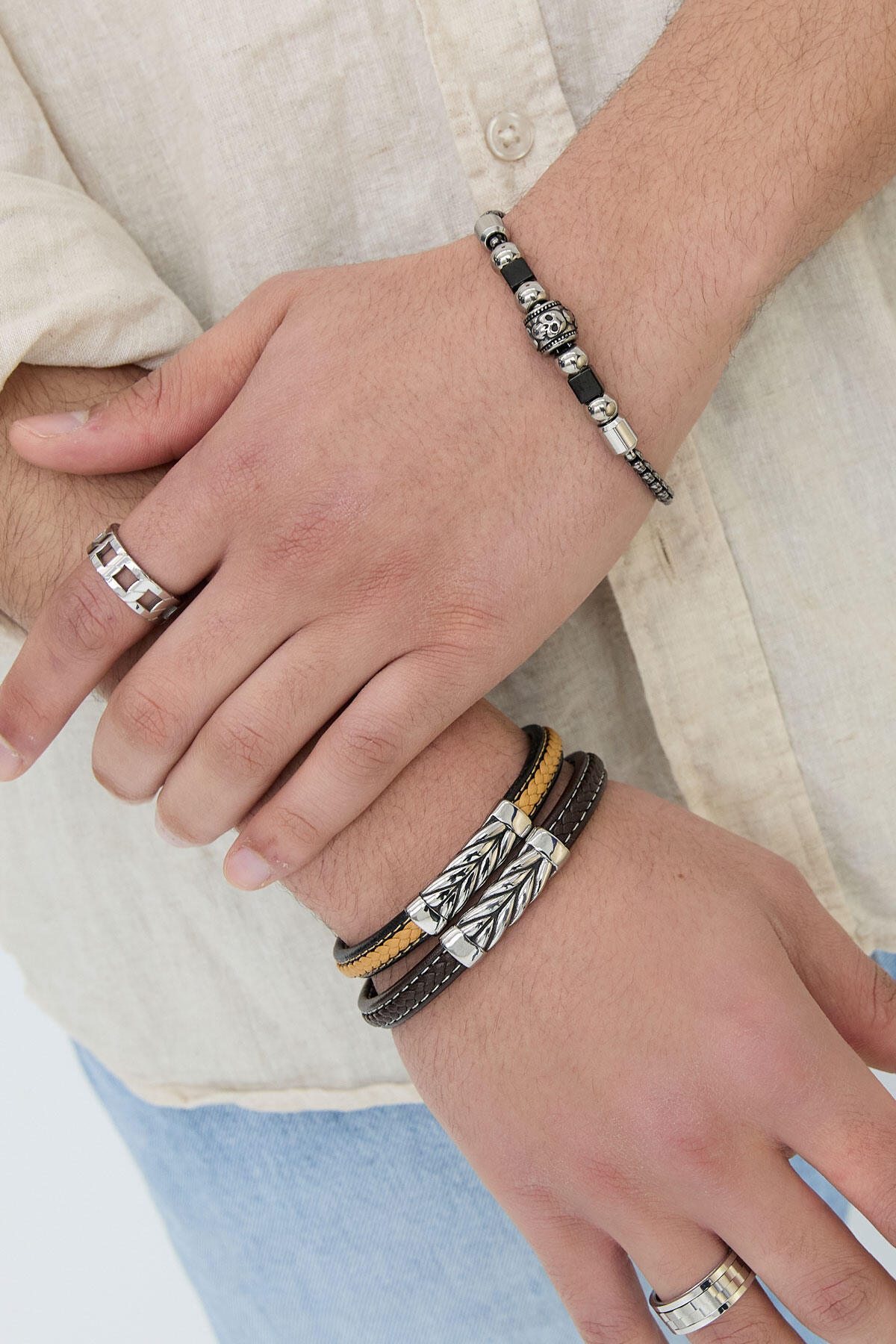 Charm bracelet with skull  2