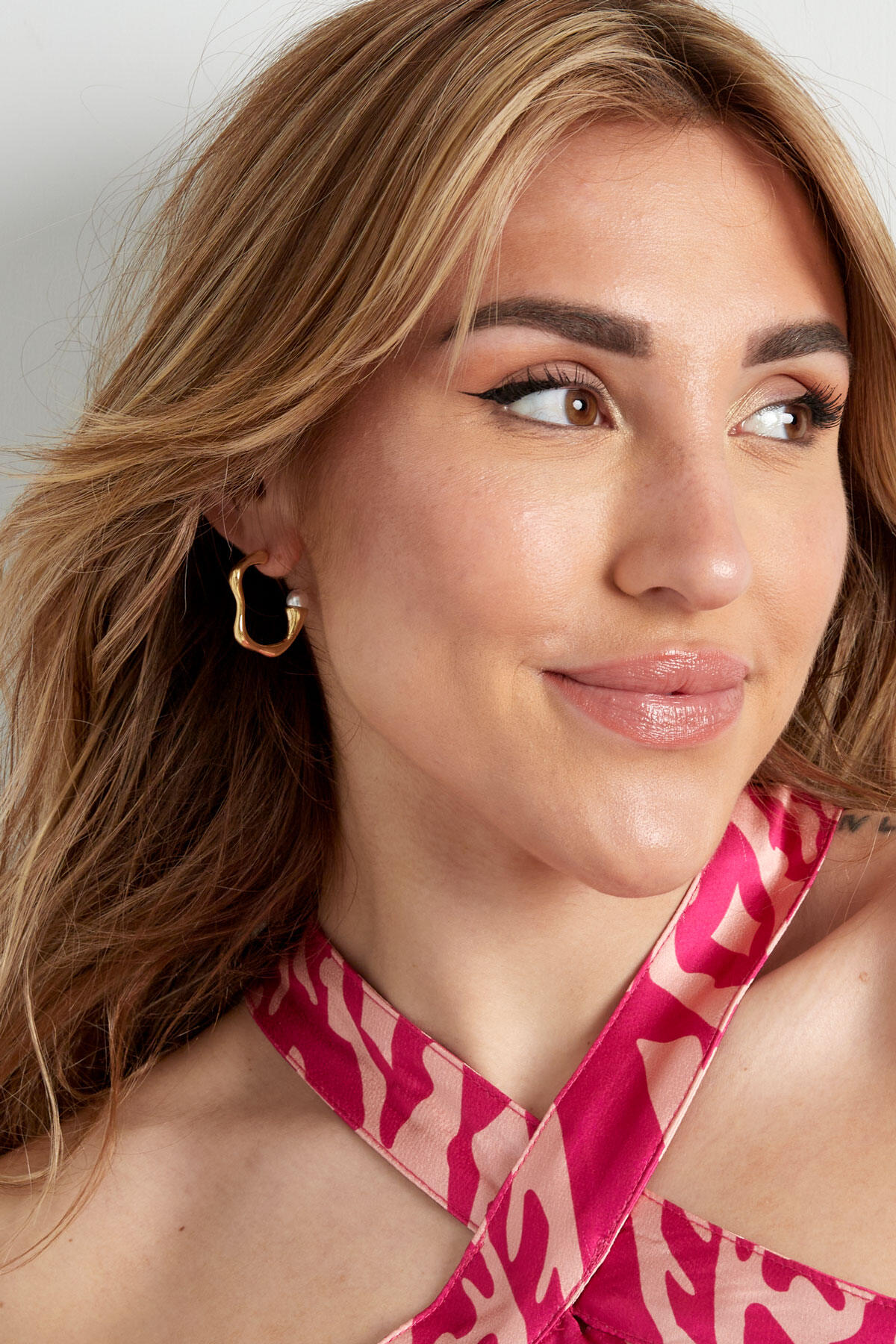 oorbellen asymmetrische parel h5 Afbeelding2
