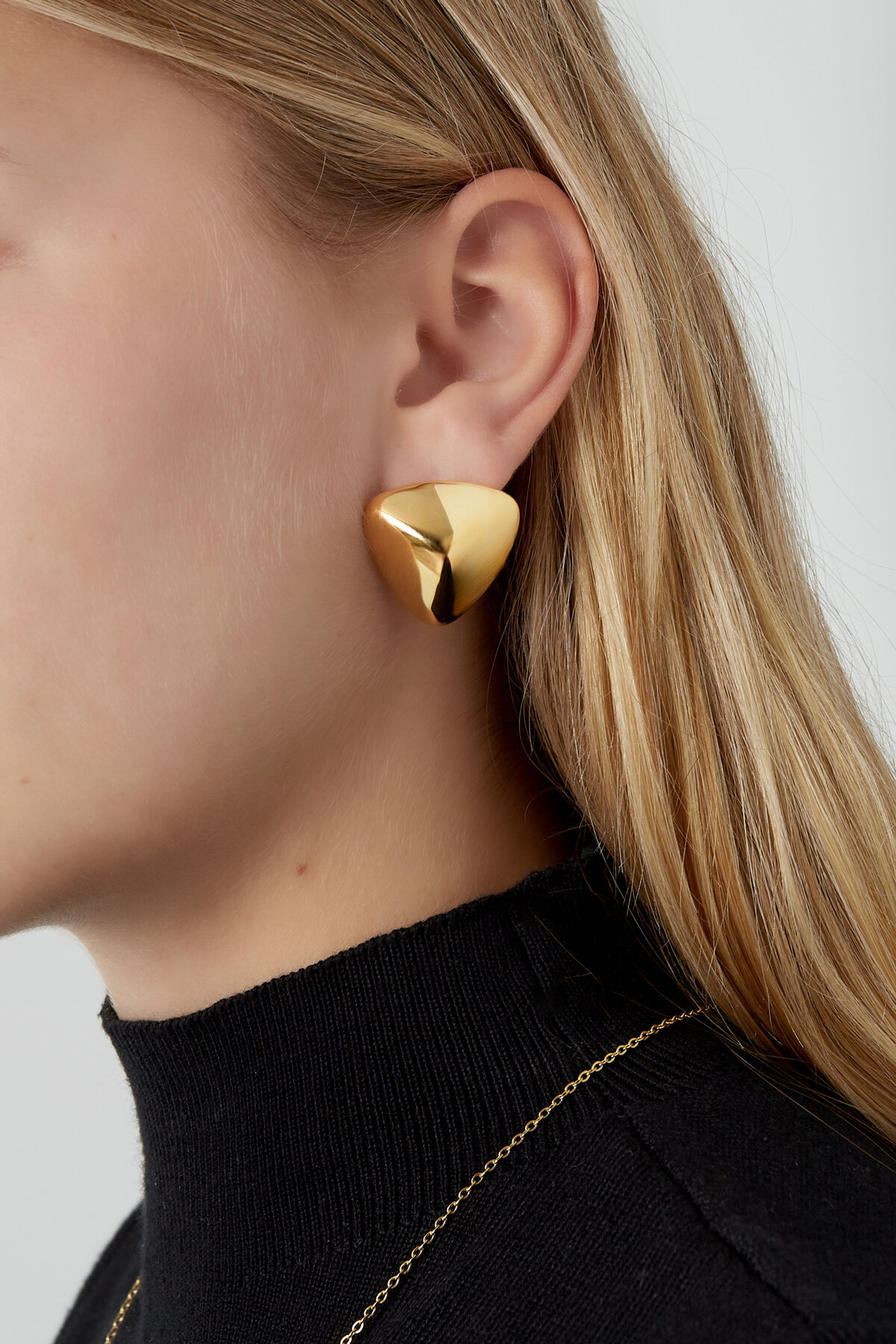 earrings triangle stud 2