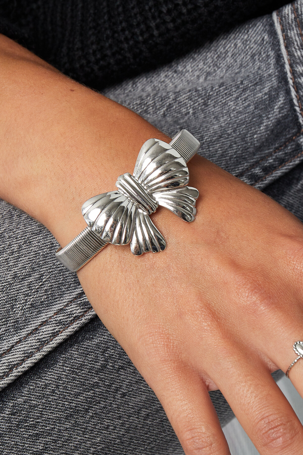 bow bangle bracelet 2