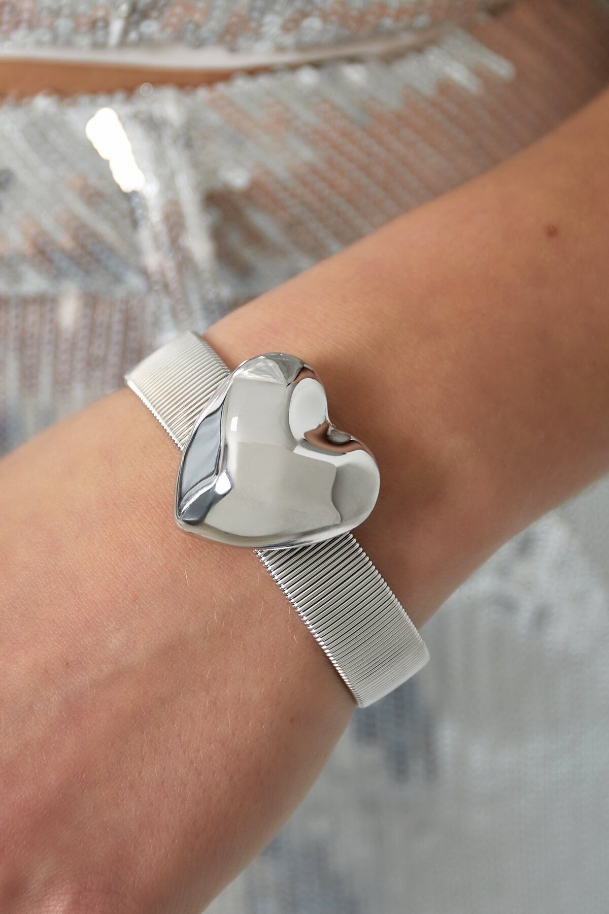 Pulsera pequeña con mensaje "Love" - dorada h5 Imagen2