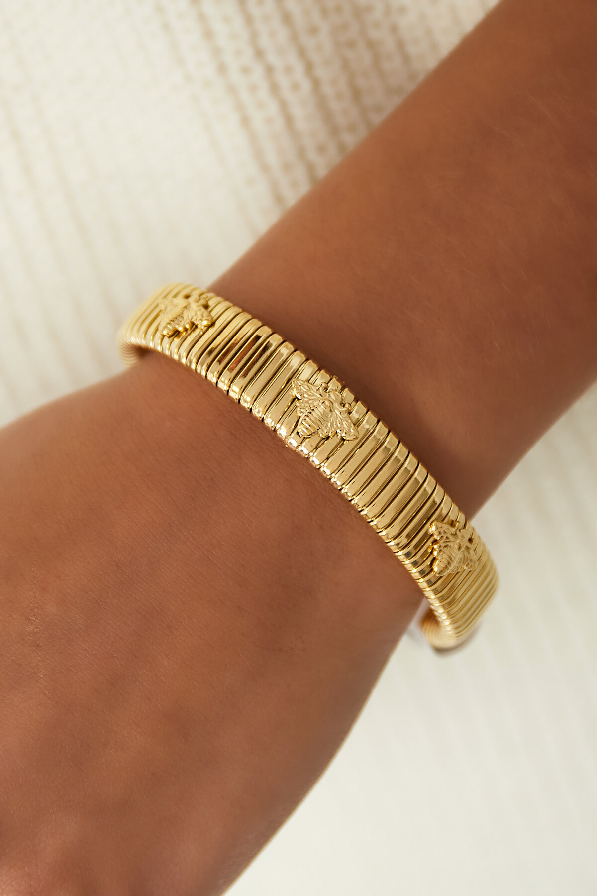 buzzy beauty bracelet 2