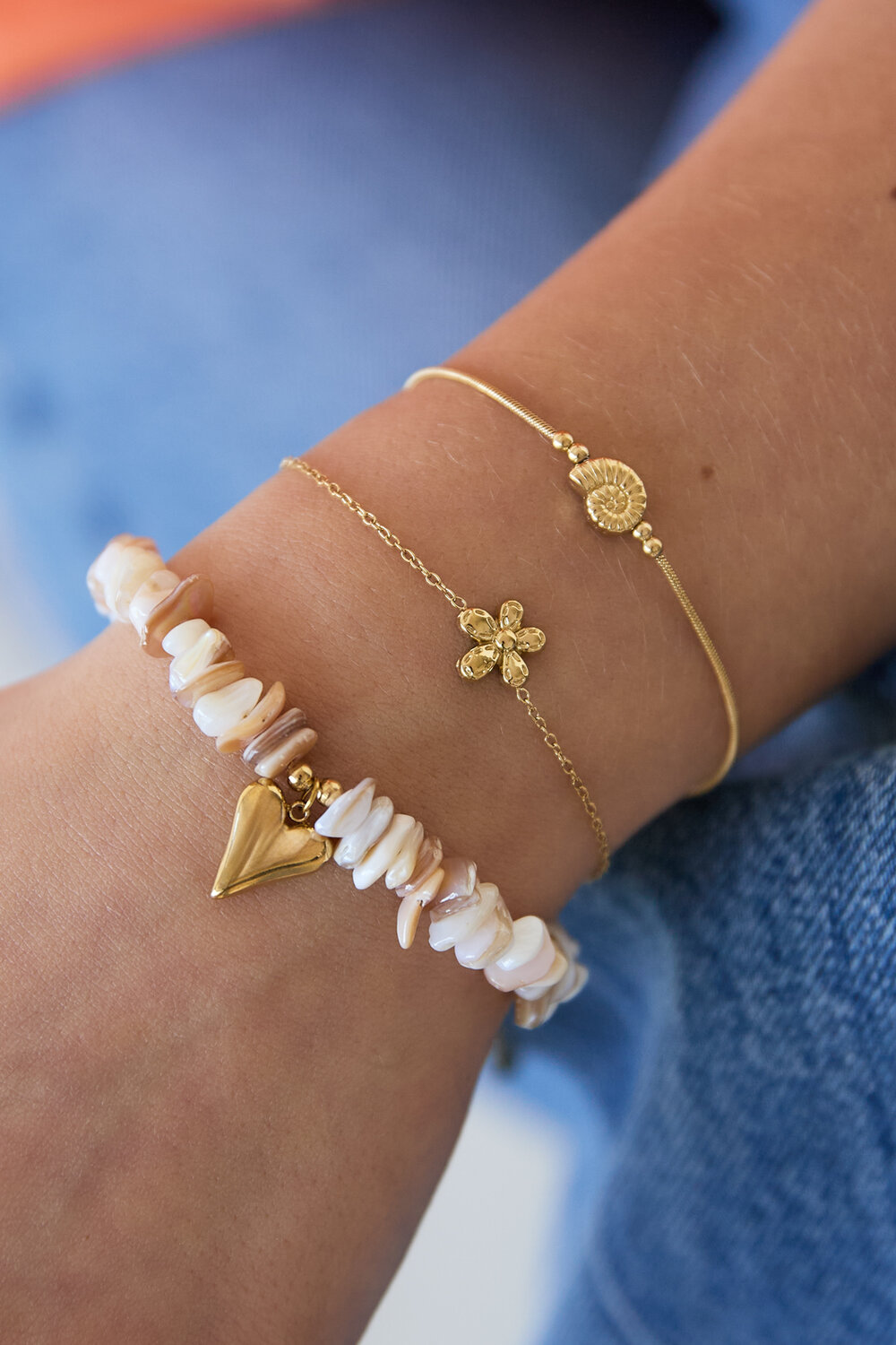 Bracelet with minimalist flower h5Picture2