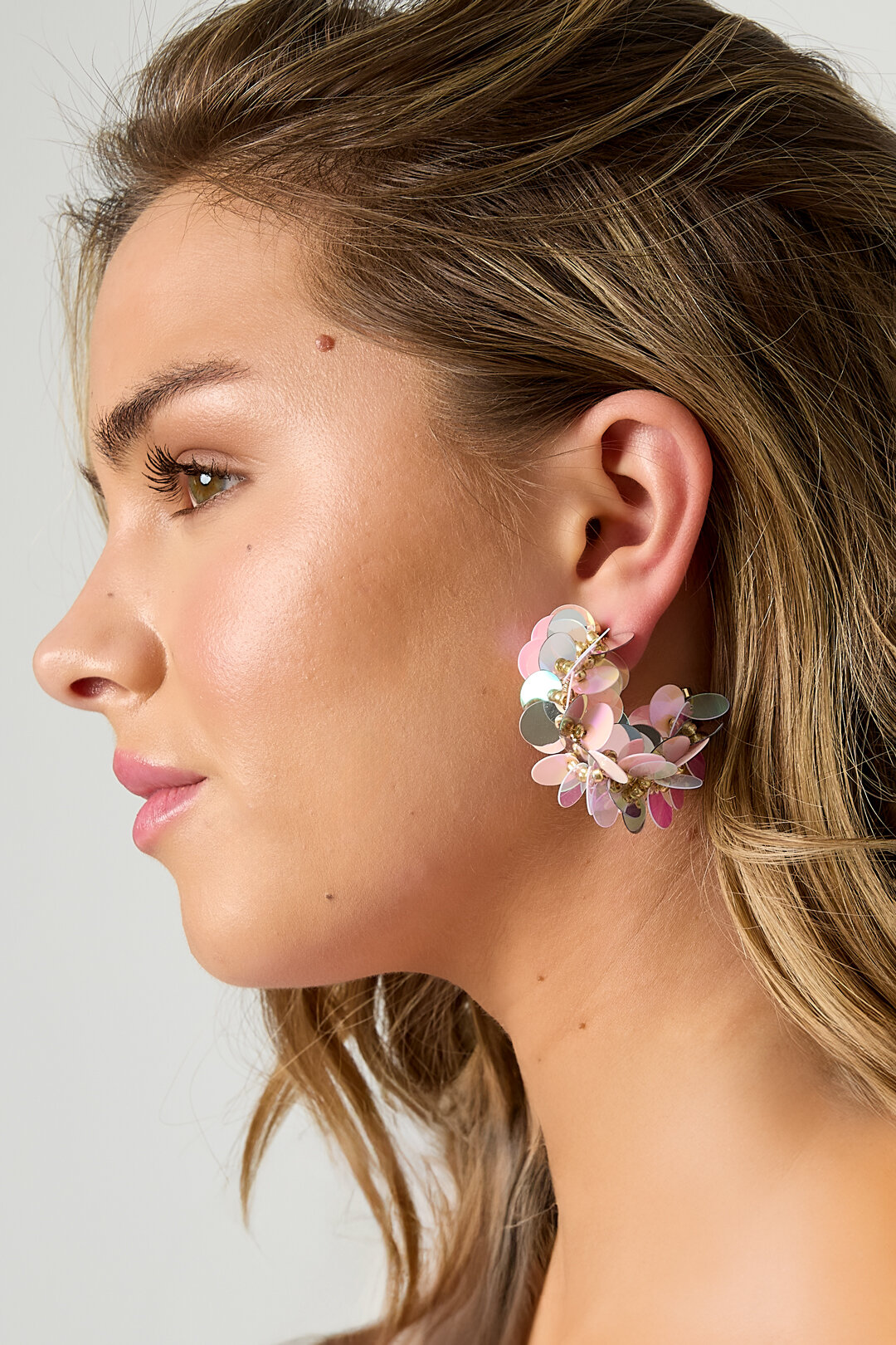 Hoop earrings made of sequins and beads h5 Picture6