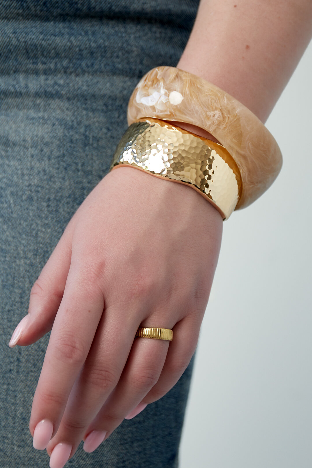 Golden Bangle h5 Picture2